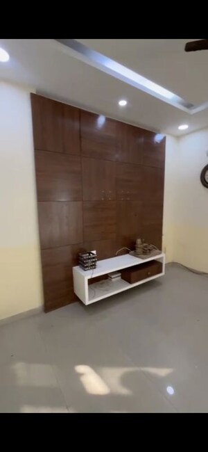 Furnished Amenities in 6 BHK Apartment at Omaxe Heights, Sector 86 – for Rent
