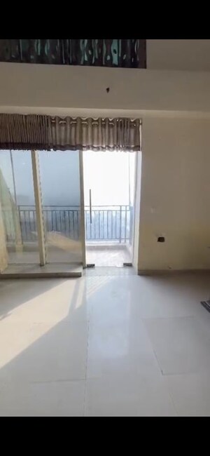 Room in 6 BHK Apartment at Omaxe Heights, Sector 86 – for Rent