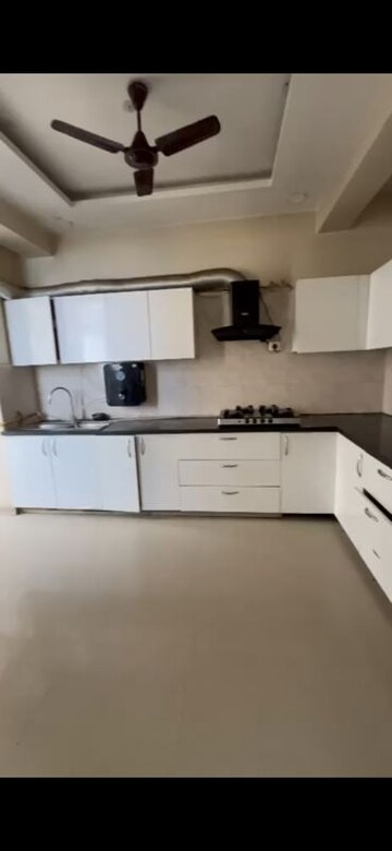 Kitchen in 6 BHK Apartment at Omaxe Heights, Sector 86 – for Rent