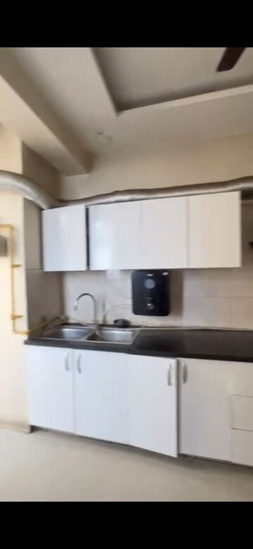 Kitchen in 6 BHK Apartment at Omaxe Heights, Sector 86 – for Rent