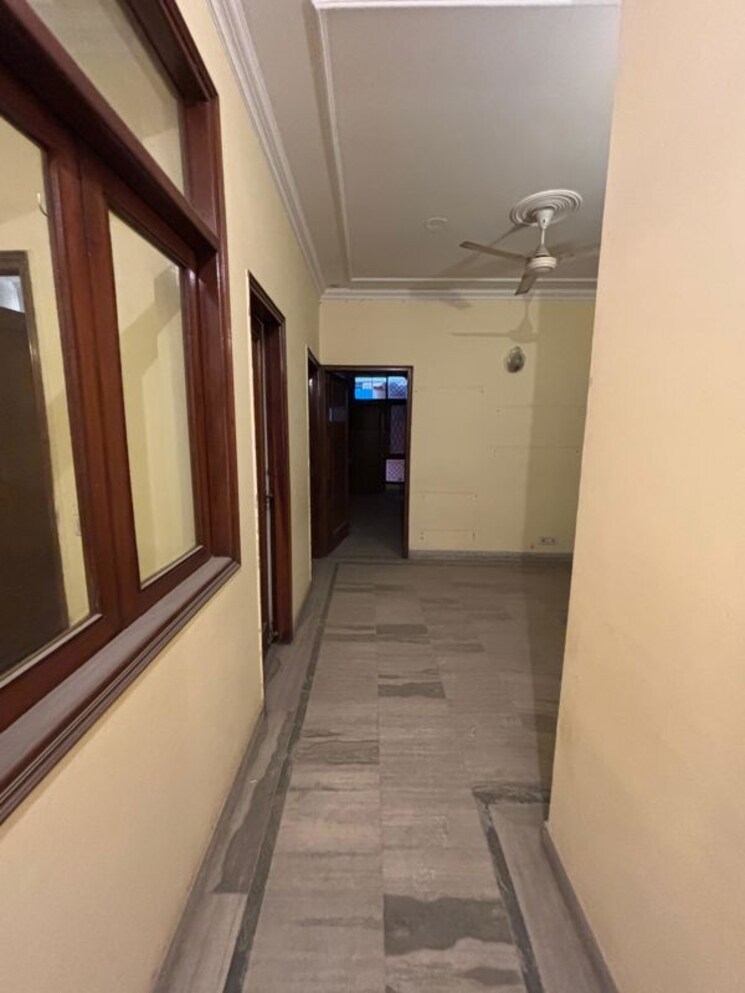 undefined, lajpat nagar i 2 Bedroom 900 Sq.Ft. Builder Floor In Lajpat Nagar I Delhi 9800641