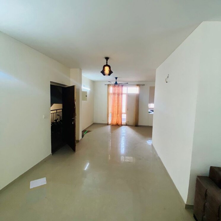 Room, sector 4a 4 Bedroom 200 Sq.Ft. Apartment In Sector 4a Bahadurgarh 9800645