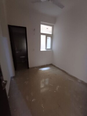 Room in 3 BHK Apartment at Amrapali Silicon City, Sector 76 – for Sale