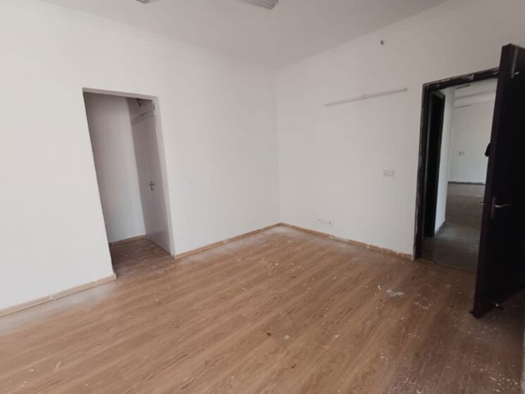 Room, amrapali-silicon-city 3 Bedroom 1835 Sq.Ft. Apartment In Sector 76 Noida 9800655