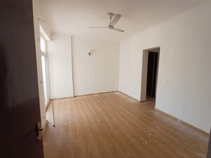 Room in 3 BHK Apartment at Amrapali Silicon City, Sector 76 – for Sale