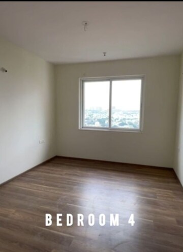 Room in 4 BHK Apartment at Prestige West Woods, Binnipete – for Sale