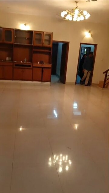 Room in 6 BHK Independent House at Frazer Heights, Frazer Town – for Sale