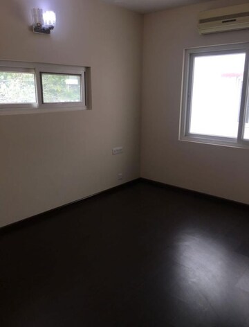 Room in 3 BHK Apartment at Benson Manor, Benson Town – for Sale