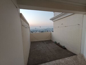 Room in 4 BHK Apartment at SNN Clermont, Hebbal – for Sale