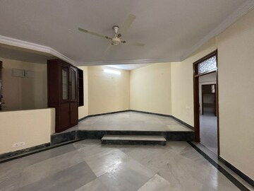 Room in 3 BHK Apartment at HS Apartment, Cunningham Road – for Rent
