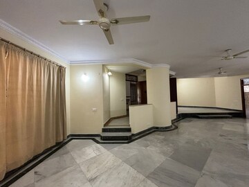 Room in 3 BHK Apartment at HS Apartment, Cunningham Road – for Rent