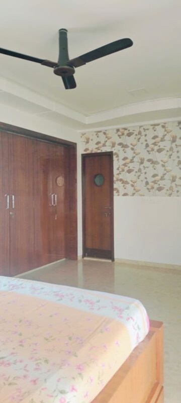 Room in 4 BHK Apartment at Akshar Shreeji Heights, Seawoods – for Rent