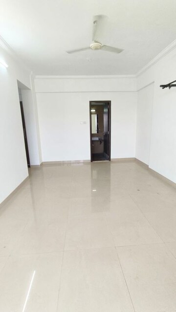 Room in 3 BHK Apartment at Satellite Tower, Goregaon East – for Rent