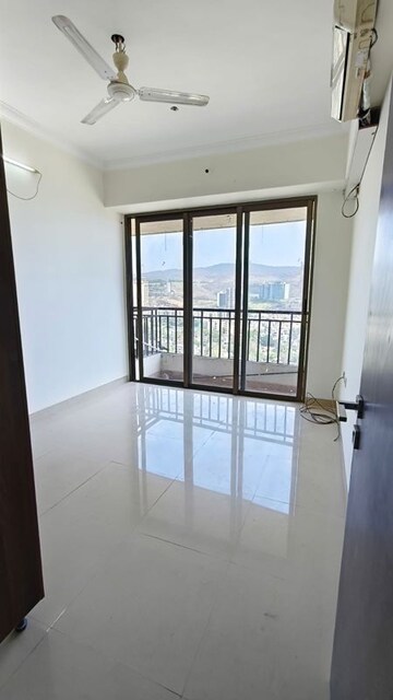 Room in 3 BHK Apartment at Satellite Tower, Goregaon East – for Rent