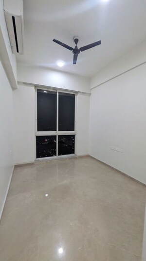 Room in 4 BHK Apartment at Omkar Alta Monte, Malad East – for Rent