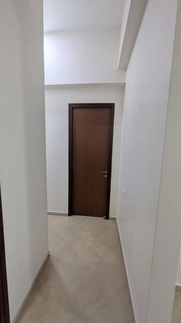 Room in 4 BHK Apartment at Omkar Alta Monte, Malad East – for Rent