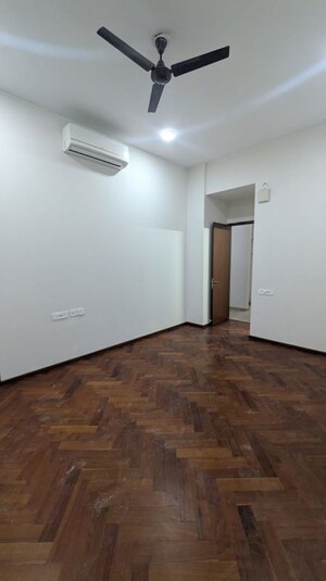 Room in 4 BHK Apartment at Omkar Alta Monte, Malad East – for Rent