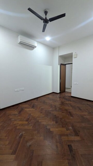 Room in 4 BHK Apartment at Omkar Alta Monte, Malad East – for Rent