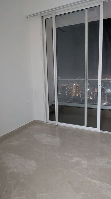 Room in 4 BHK Apartment at Omkar Alta Monte, Malad East – for Rent