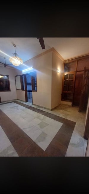 Room in 3 BHK Builder Floor at Kalkaji – for Rent