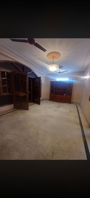 Room in 3 BHK Builder Floor at Kalkaji – for Rent