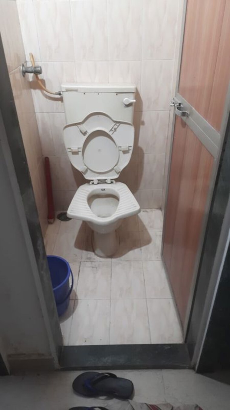 Bathroom, kalina 1 Bedroom 400 Sq.Ft. Apartment In Kalina Mumbai 9800721