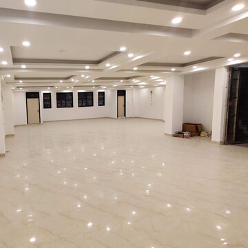  Showroom For Rent in Karol Bagh
