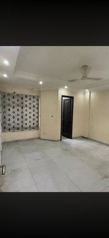 Room in 4 BHK Builder Floor at Greater Kailash – for Rent