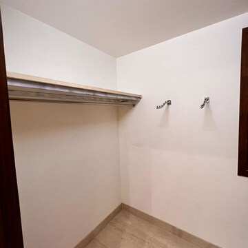 Room in 3 BHK Builder Floor at Green Park – for Rent