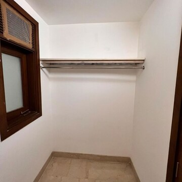 Room in 3 BHK Builder Floor at Green Park – for Rent