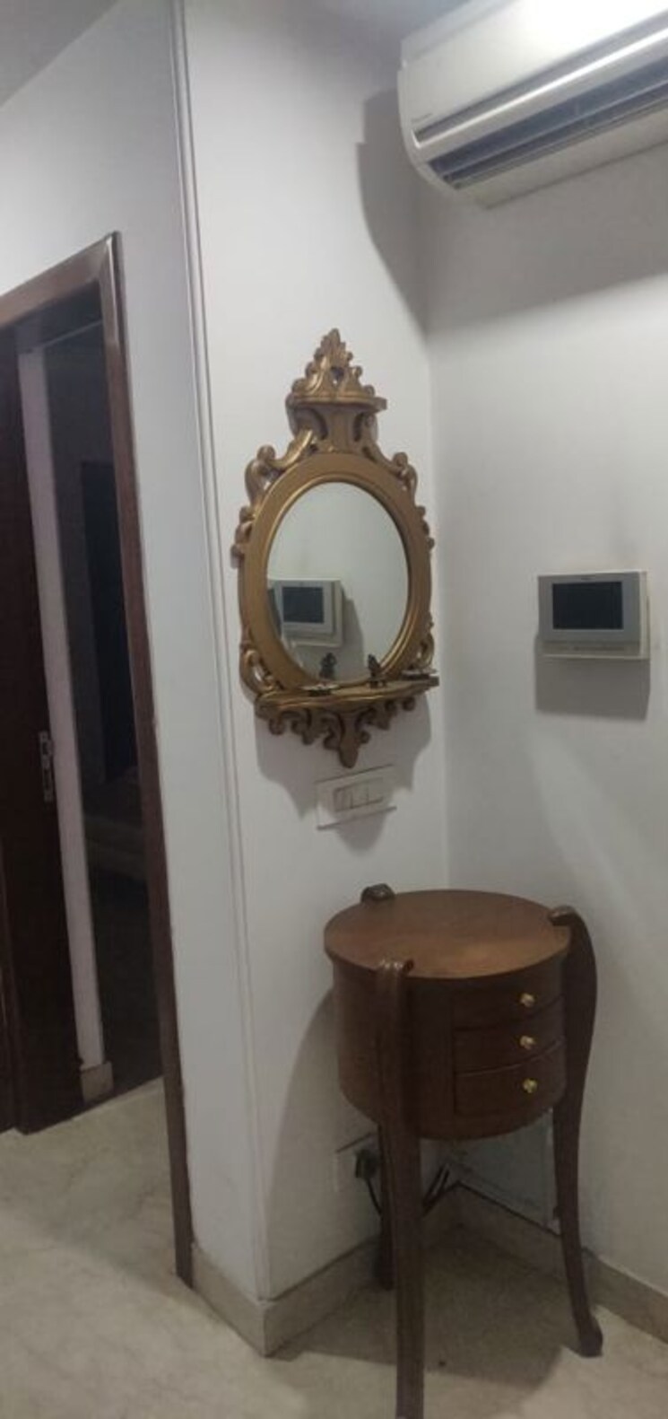 Bathroom, safdarjung enclave 3 Bedroom 1800 Sq.Ft. Builder Floor In Safdarjung Enclave Delhi 9800745