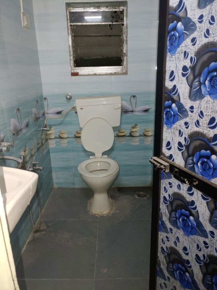 Bathroom, sector 4 kopar khairane 2 Bedroom 1000 Sq.Ft. Apartment In Sector 4 Kopar Khairane Navi Mumbai 9800750