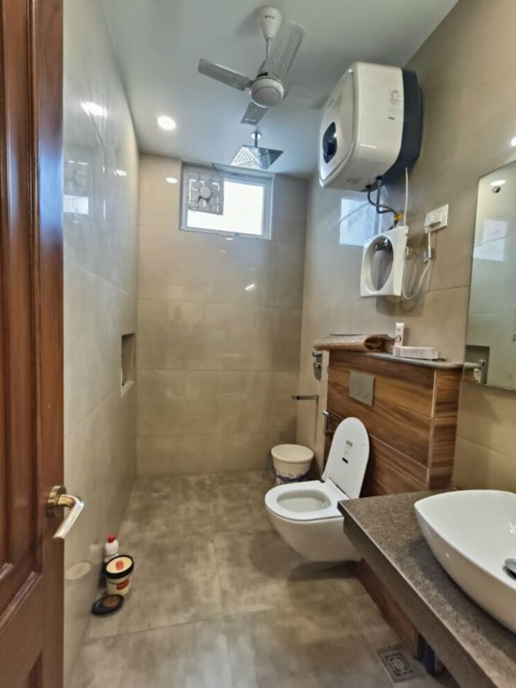 Bathroom, geetanjali enclave 4 Bedroom 3000 Sq.Ft. Builder Floor In Geetanjali Enclave Delhi 9800766