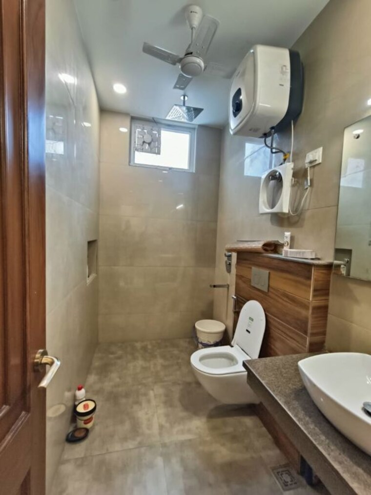 Bathroom, geetanjali enclave 4 Bedroom 3000 Sq.Ft. Builder Floor In Geetanjali Enclave Delhi 9800766