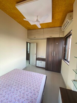 Bedroom in 1 BHK Apartment at Vakola – for Rent
