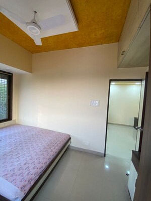 Room in 1 BHK Apartment at Vakola – for Rent