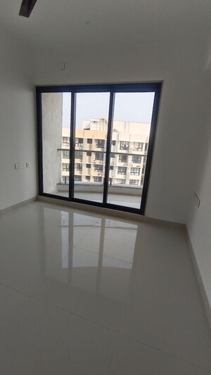 Room in 2 BHK Apartment at Sunteck City Avenue 1, Goregaon West – for Rent