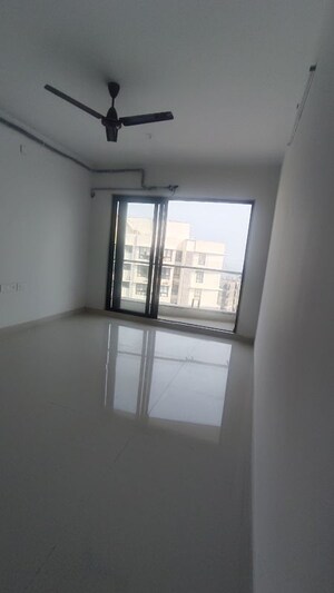 Room in 2 BHK Apartment at Sunteck City Avenue 1, Goregaon West – for Rent