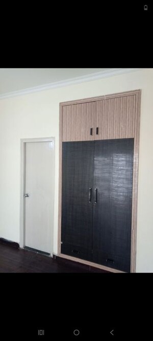 Room in 2 BHK Apartment at Antriksh Golf View, Sector 78 – for Rent