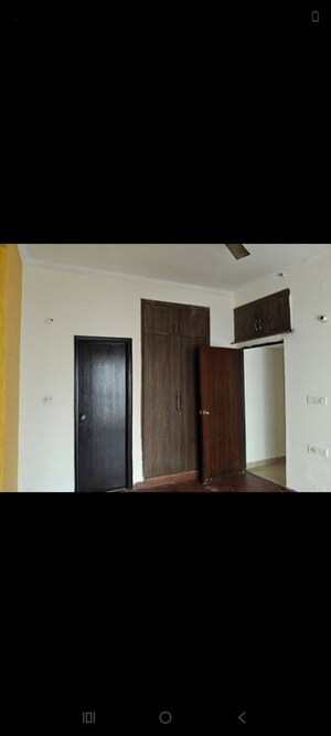 Room in 2 BHK Apartment at Antriksh Golf View, Sector 78 – for Rent