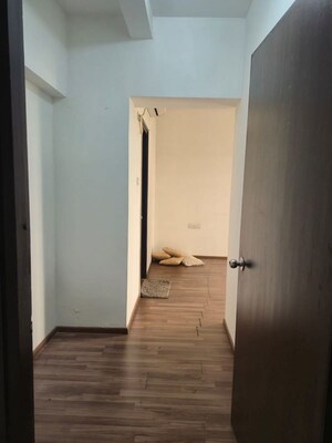 Room in 2 BHK Apartment at Lodha Amara, Kolshet Road – for Rent