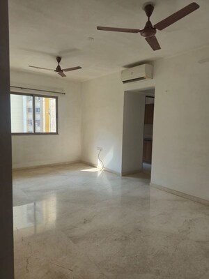 Room in 2 BHK Apartment at Lodha Amara, Kolshet Road – for Rent
