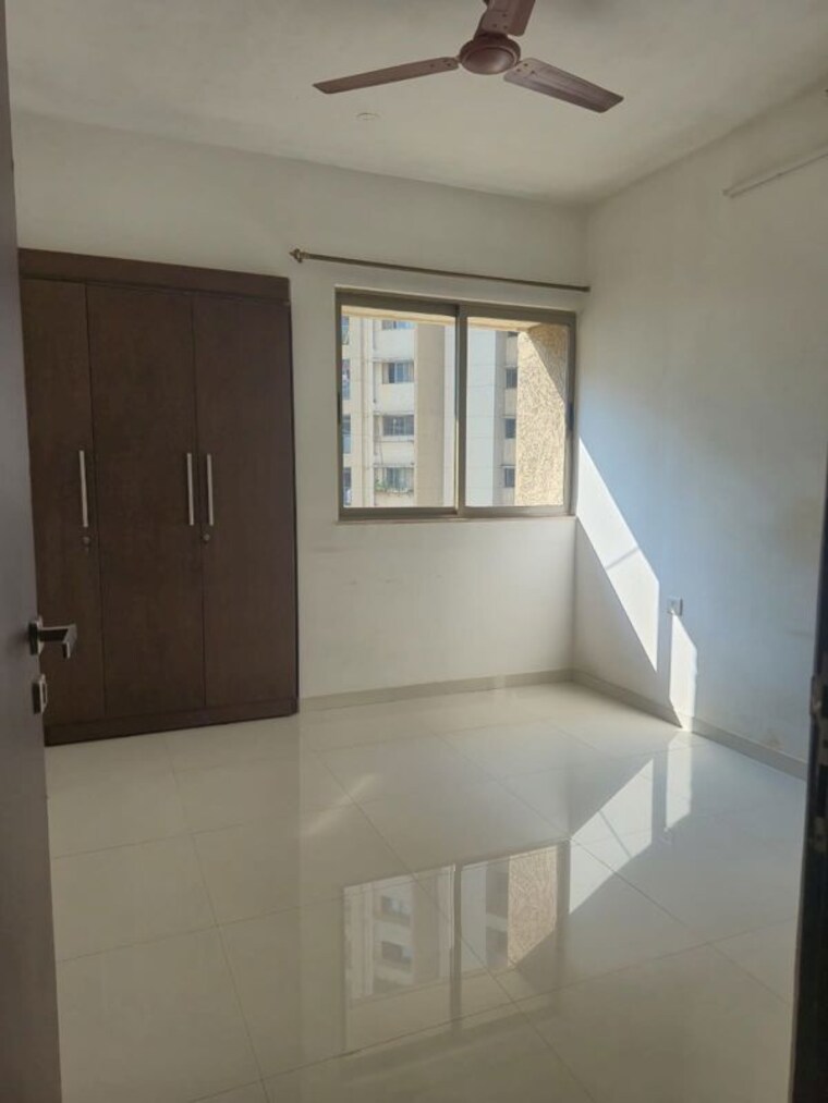 Room, lodha-amara 2 Bedroom 640 Sq.Ft. Apartment In Kolshet Road Thane 9800812