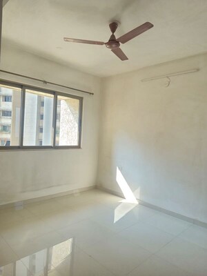 Room in 2 BHK Apartment at Lodha Amara, Kolshet Road – for Rent