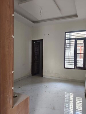Room in 2 BHK Builder Floor at Sector 115 – for Rent