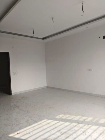 Room in 2 BHK Builder Floor at Sector 115 – for Rent