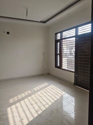 Room in 2 BHK Builder Floor at Sector 115 – for Rent