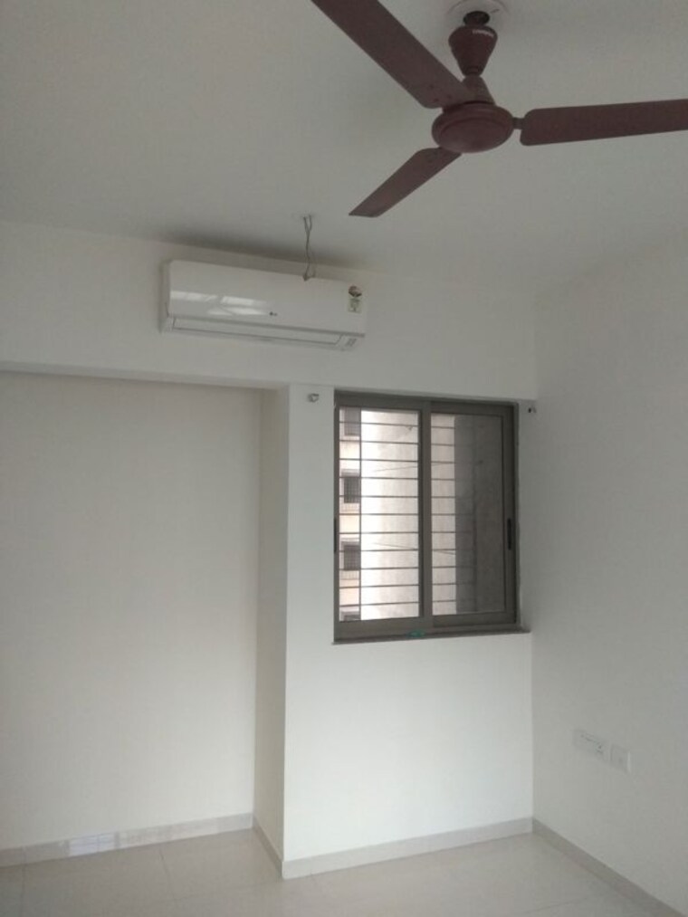 Room, lodha-splendora 1 Bedroom 450 Sq.Ft. Apartment In Ghodbunder Road Thane 9800834