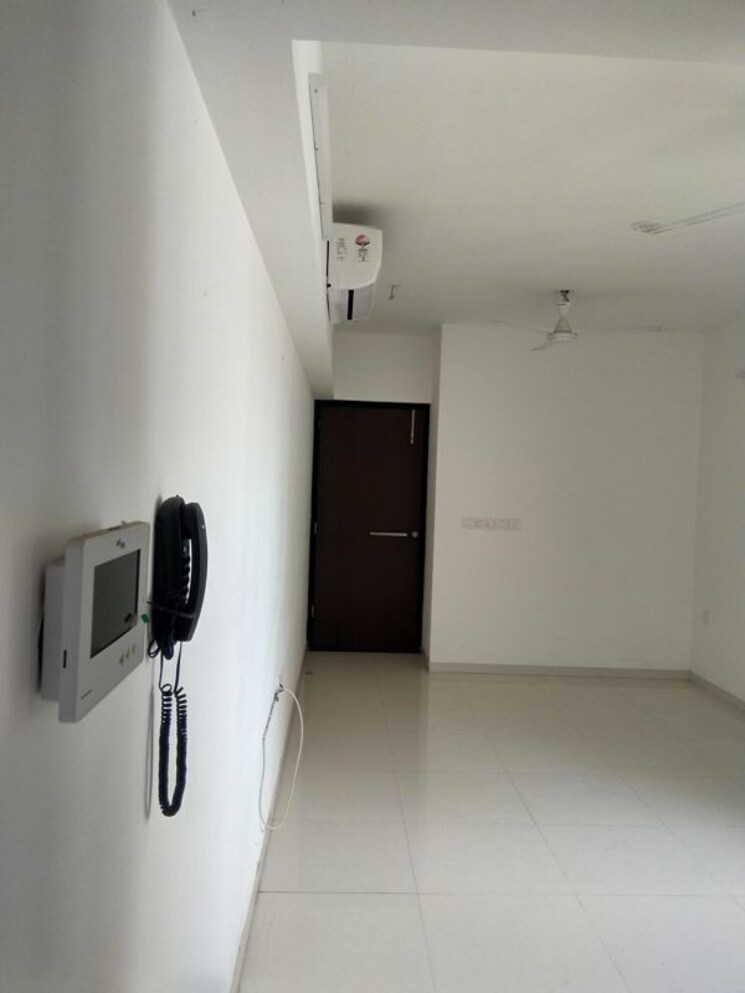 Living Room, lodha-splendora 1 Bedroom 450 Sq.Ft. Apartment In Ghodbunder Road Thane 9800834