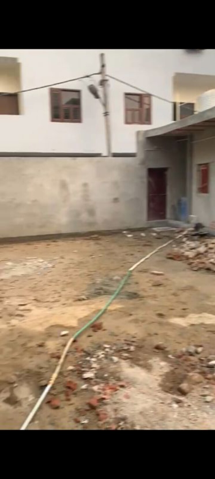  Parking, rohini sector 23 Commercial Warehouse 2000 Sq.Ft. In Rohini Sector 23 Delhi 9512697